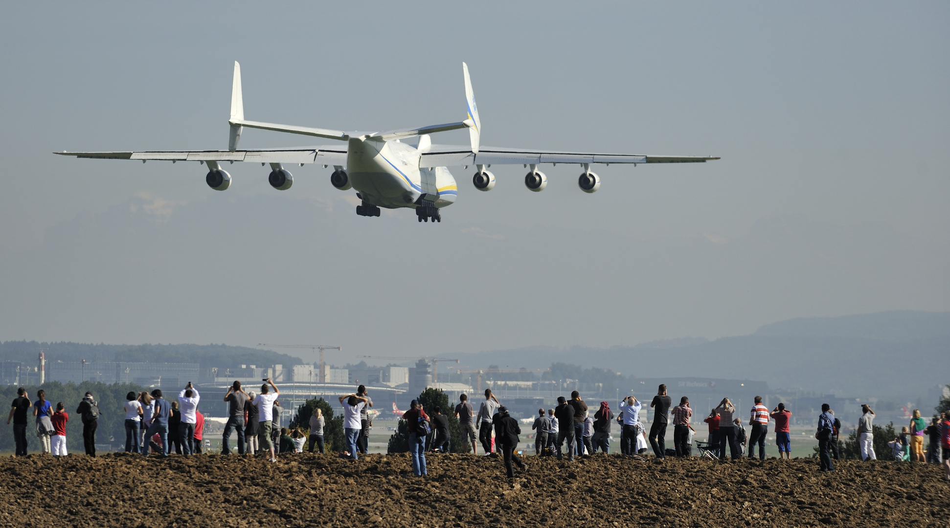 Die Antonov kurz vor der Landung