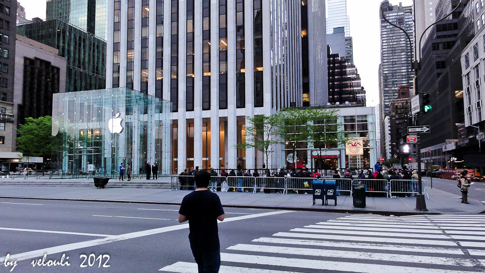 die Apple-Schlange 6:50 a.m. in Manhatten