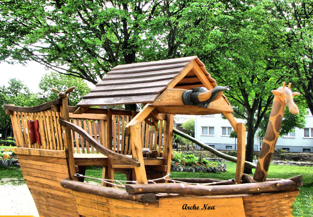 Die Arche Noa steht auf dem Spielplatz des Tap