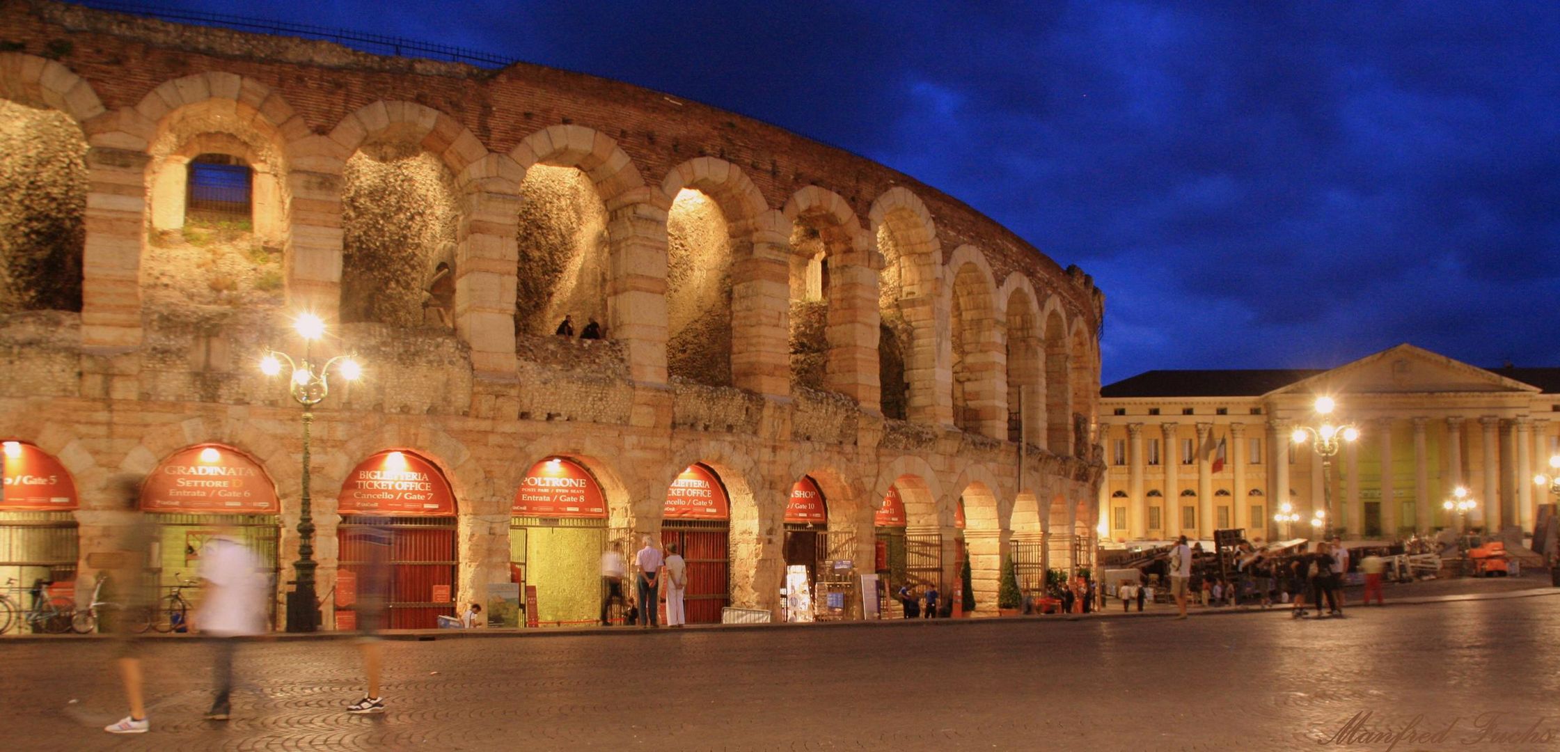 Die Arena von Verona bei Nacht