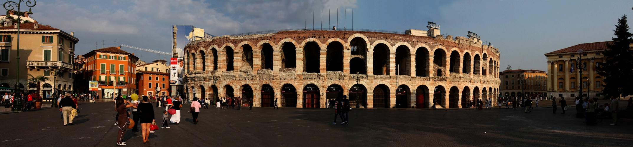 Die Arena von Verona in der Abendsonne.