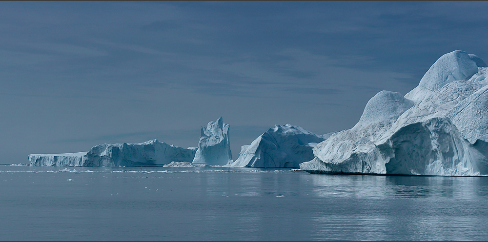 die arktischen eisberge driften