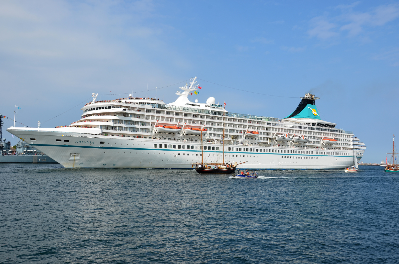 Die "Artania" zur Hanse Sail 2013 in Warnemünde