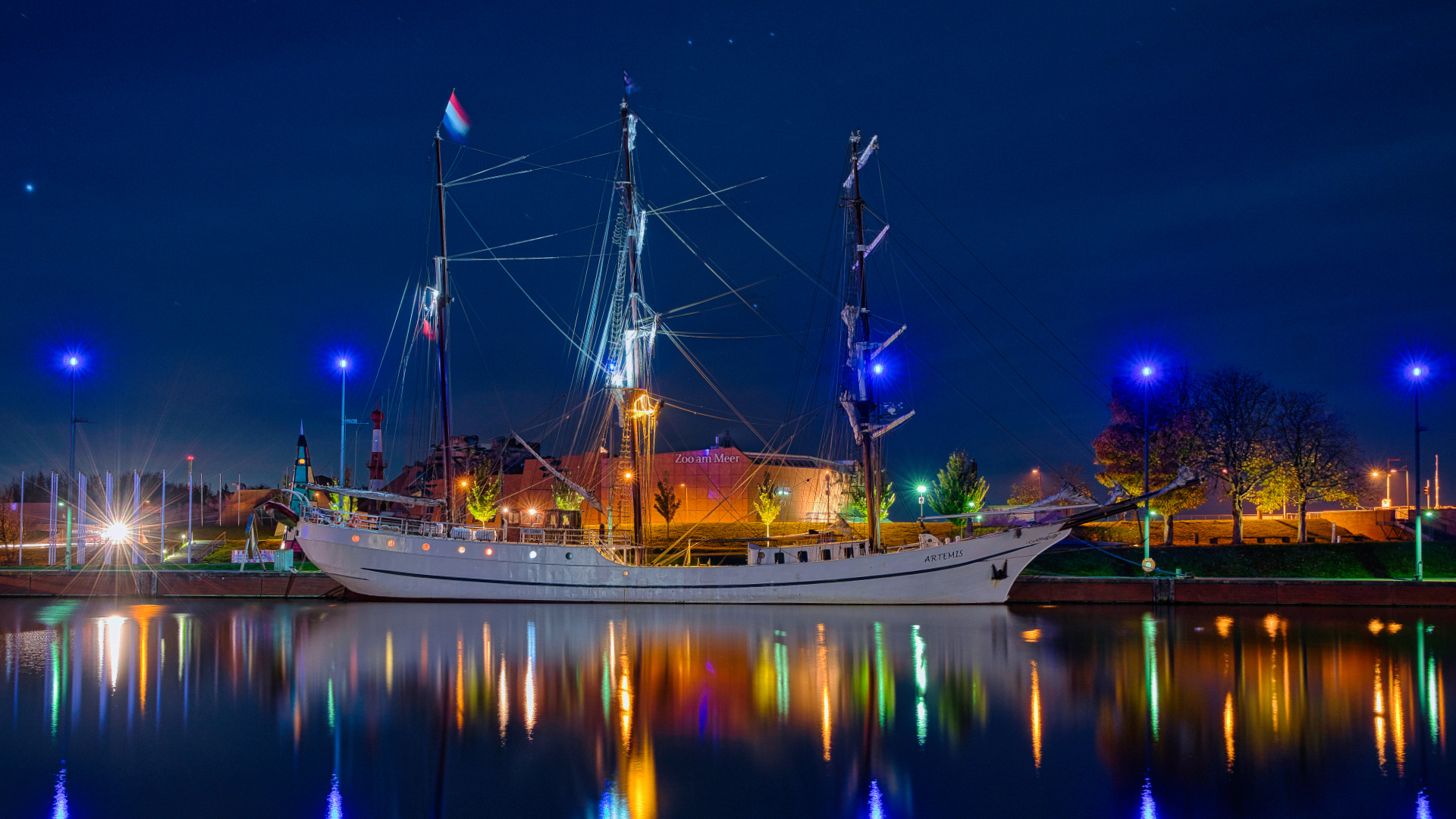 die "ARTEMIS" im Neuen Hafen