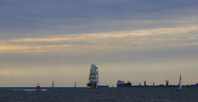 Die Artemis unter Vollsegel