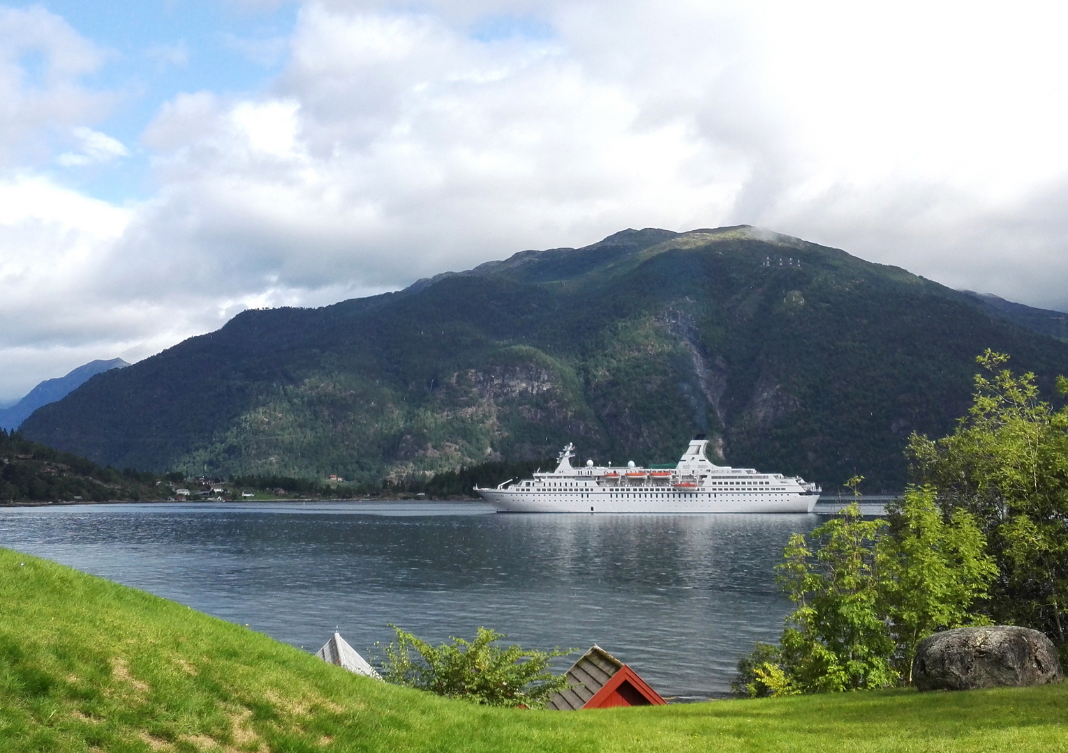 Die Astor vor Balestrand