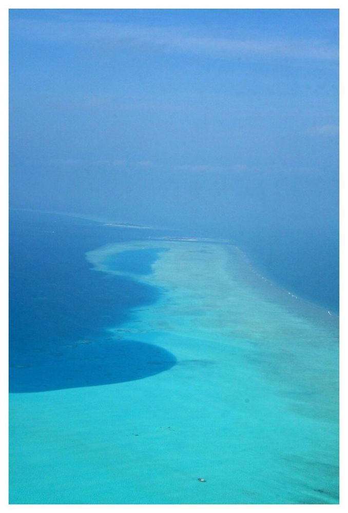 die Atolle bzw. Korallenriffe der Malediven von oben
