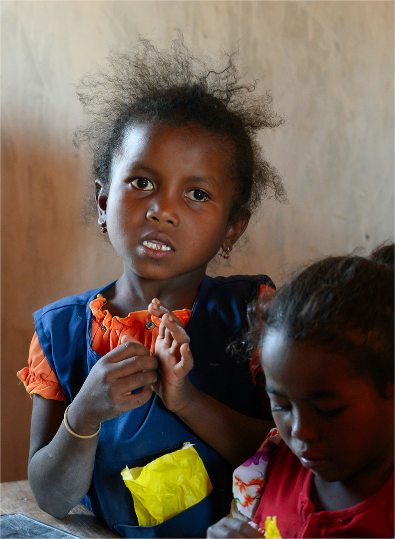 die aufmerksame Schülerin / Madagaskar