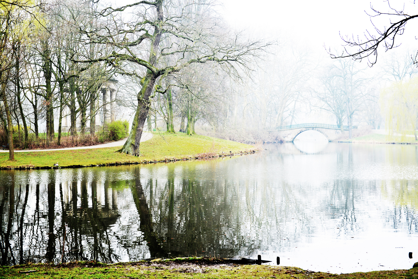 Die Augustenbrücke im aufsteigenden Nebel