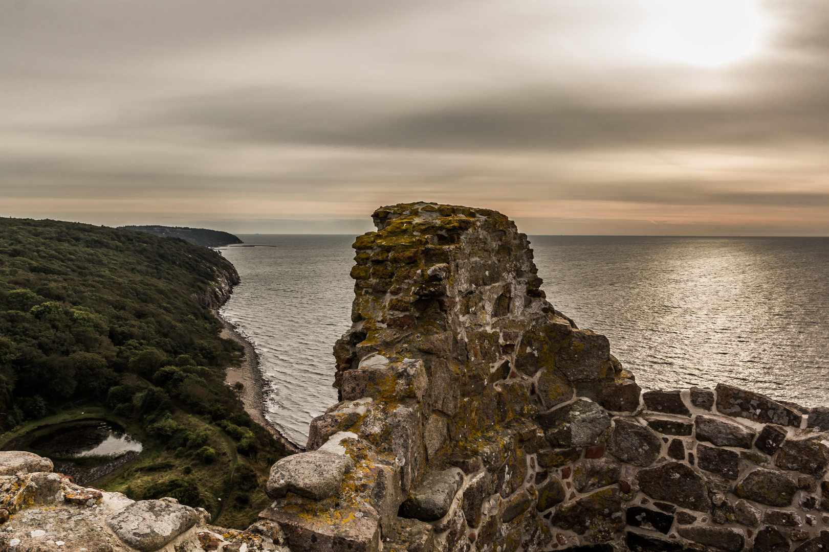 Die Aussicht von einem Wachturm der Hammershus-Burg