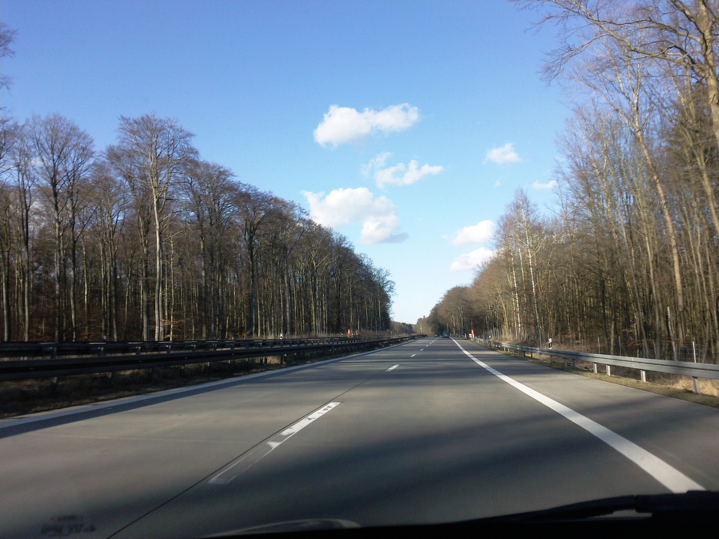 Die Autobahn A11 kurz vor der Abfahrt Pfingstberg