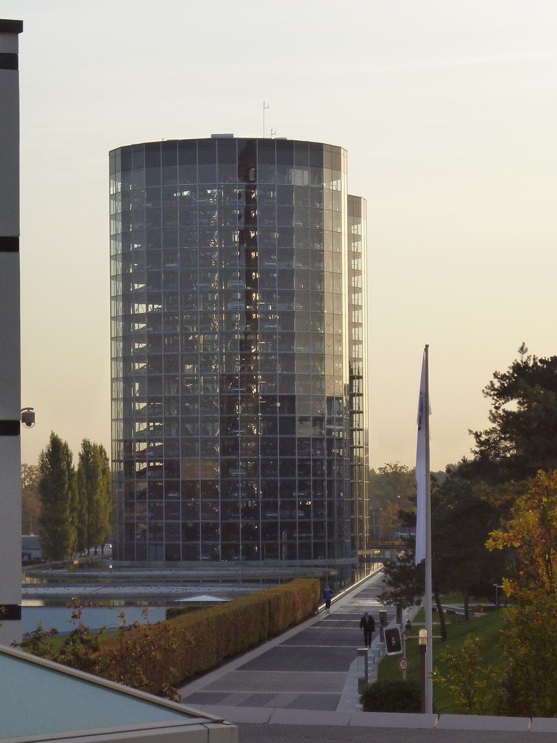 Die Autostadt erwacht