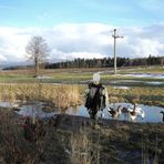 Die Badesaison ist  eröffnet   -  mit dem Fichtelgebirge im Hintergrund