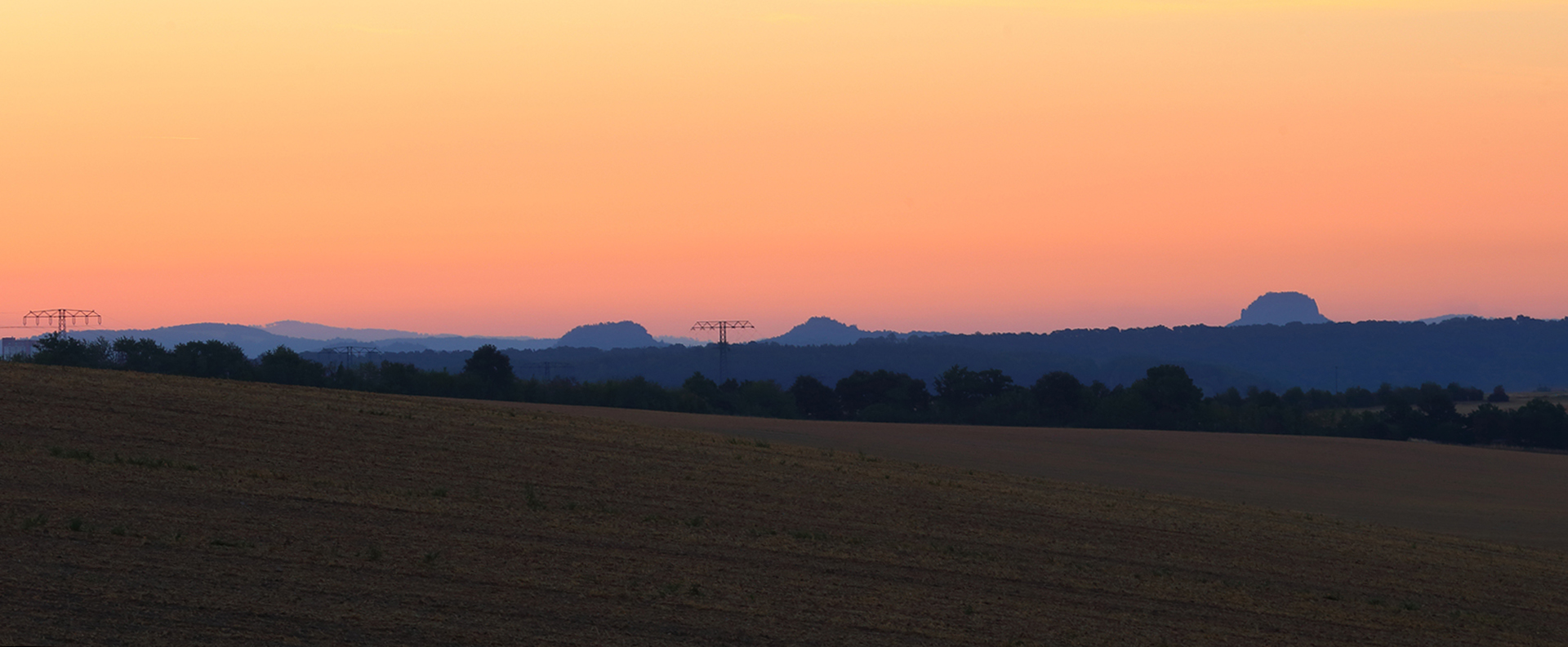 Die Bärensteine und der Lilienstein im Morgenrot der Sächsischen Schweiz