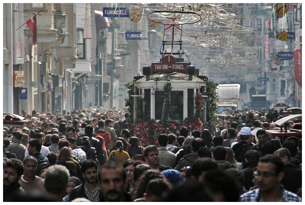 Die Bahn kommt. (Istanbul 01)