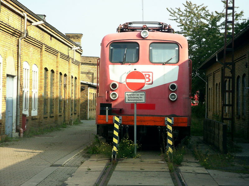 die bahn steht