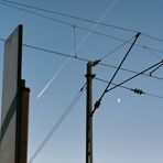 die Bake, der Mast, der Mond und das Flugzeug