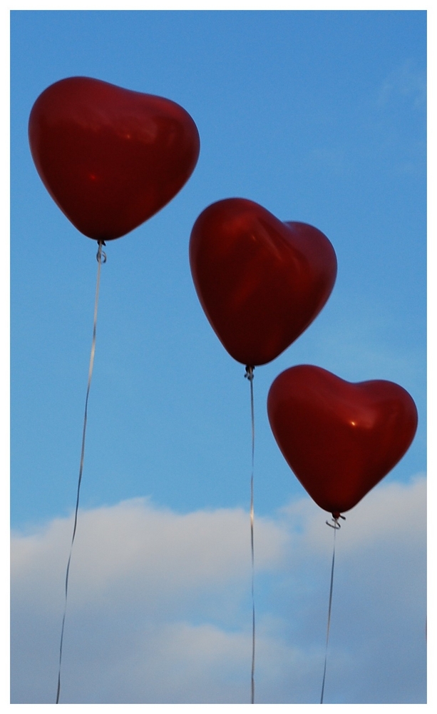 Die Ballons der Liebe steigen in den Himmel