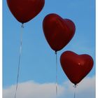 Die Ballons der Liebe steigen in den Himmel