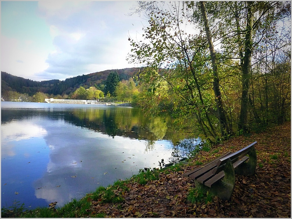 Die Bank am Stausee ...