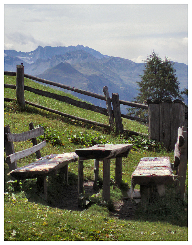 Die Bank auf der Alm erwartet mich!