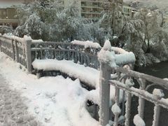 Die Bank auf der Brücke ist zur Zeit außer Betrieb