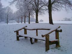 Die Bank im Schnee