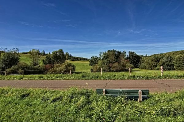 Die Bank mit Blick ins Oberbergische