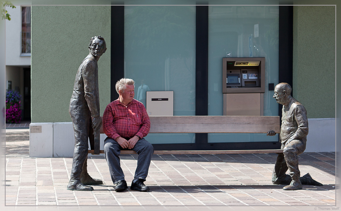 "Die Bank vor der Bank" / "The Bench"