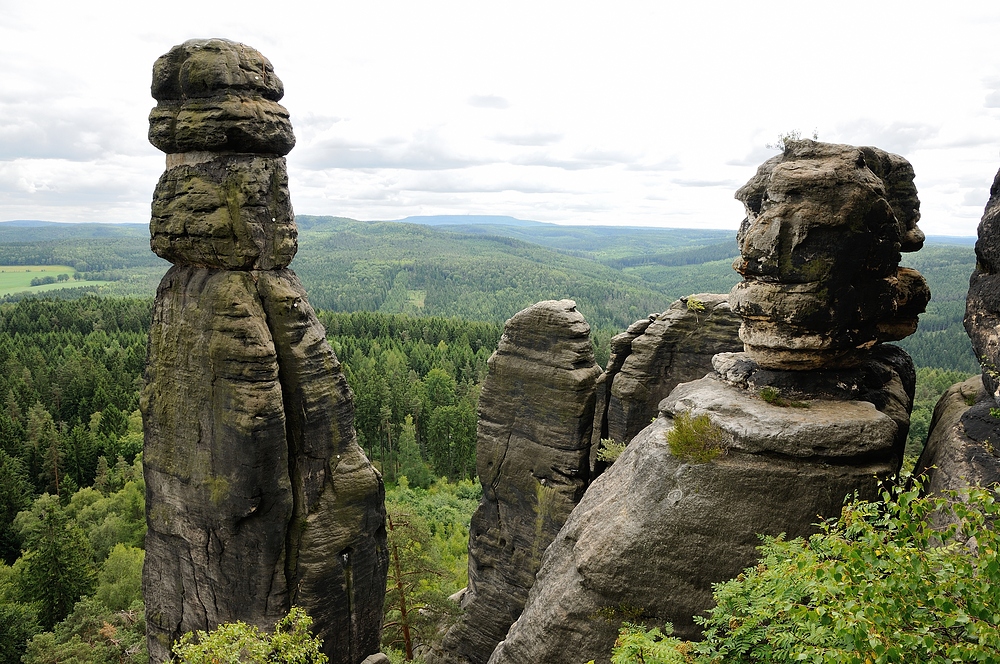 Die Barbarine (LINKS IM BILD) ist der bekannteste freistehende Felsen...