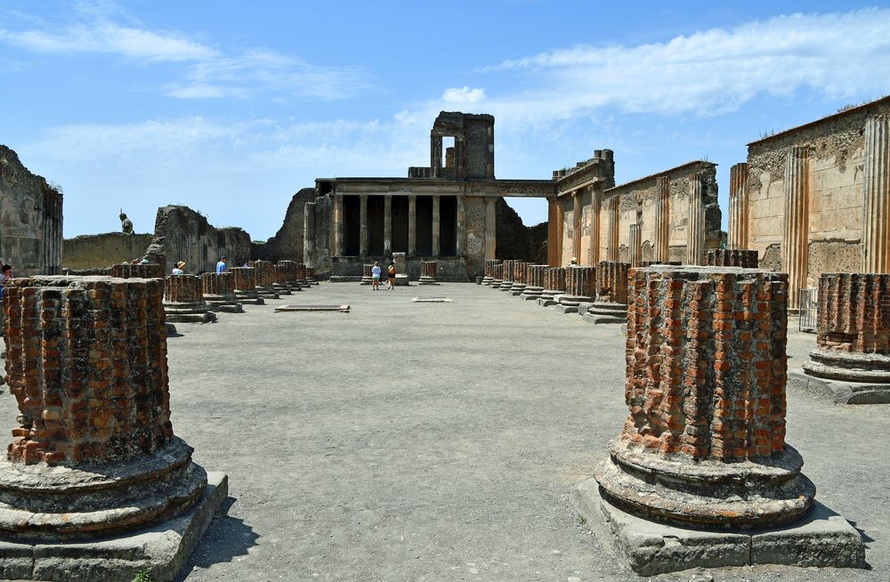 Die Basilika in Pompeji, der berühmten Ausgrabungsstätte