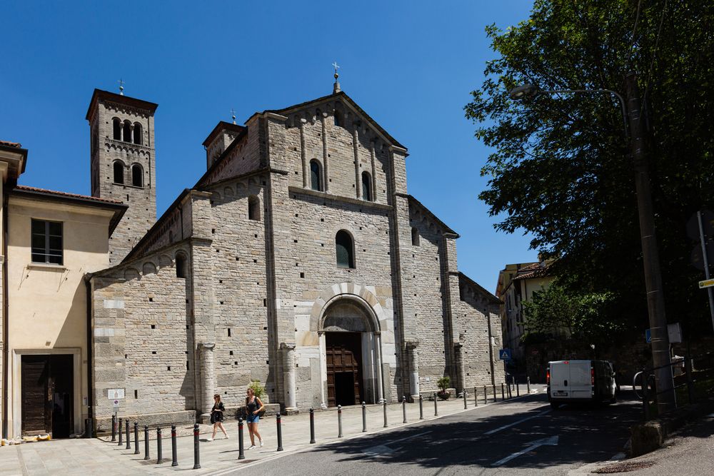 Die Basilika Sant' Abbondio (1)