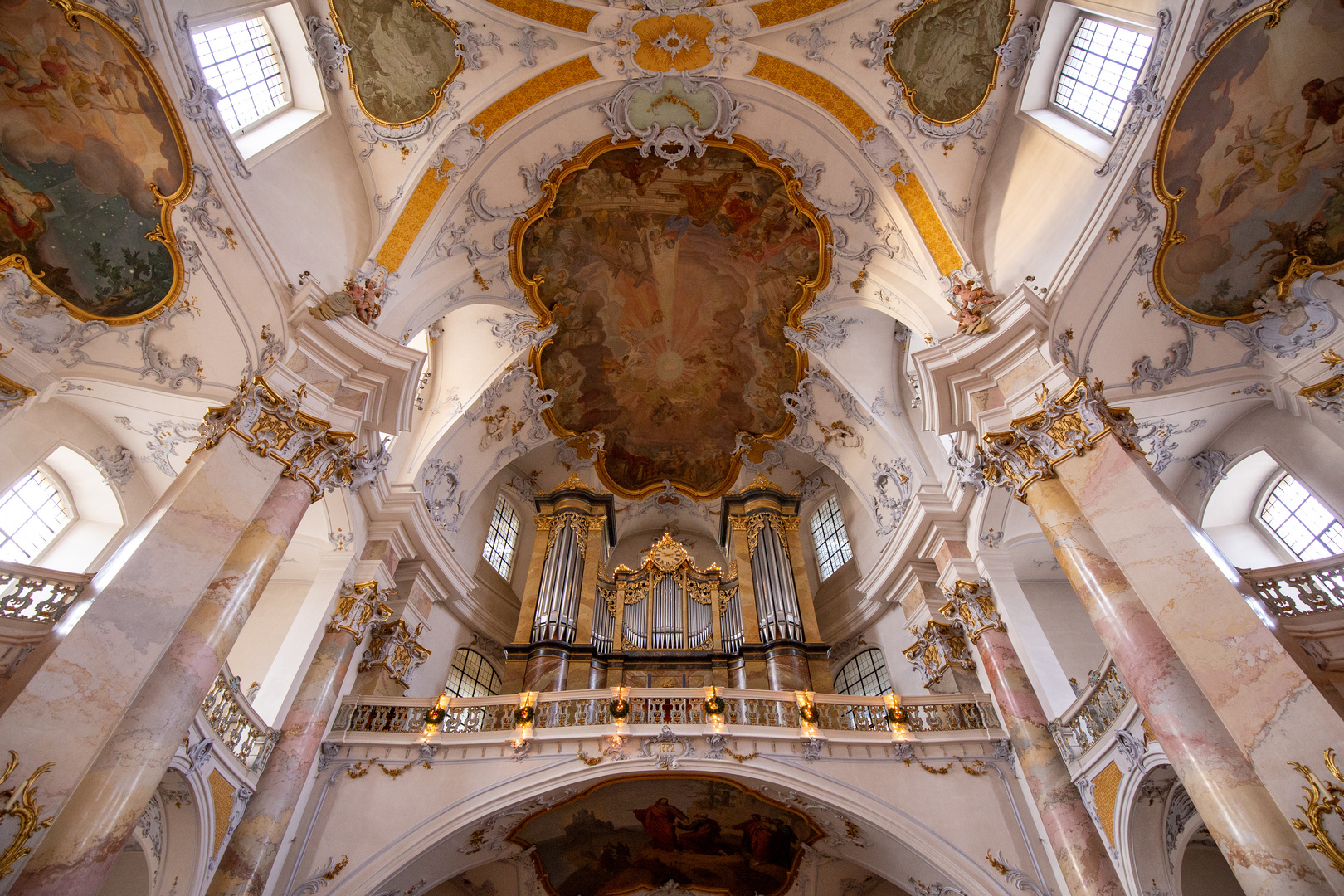 die Basilika Vierzehnheiligen - das Gewölbe wie der Himmel über uns