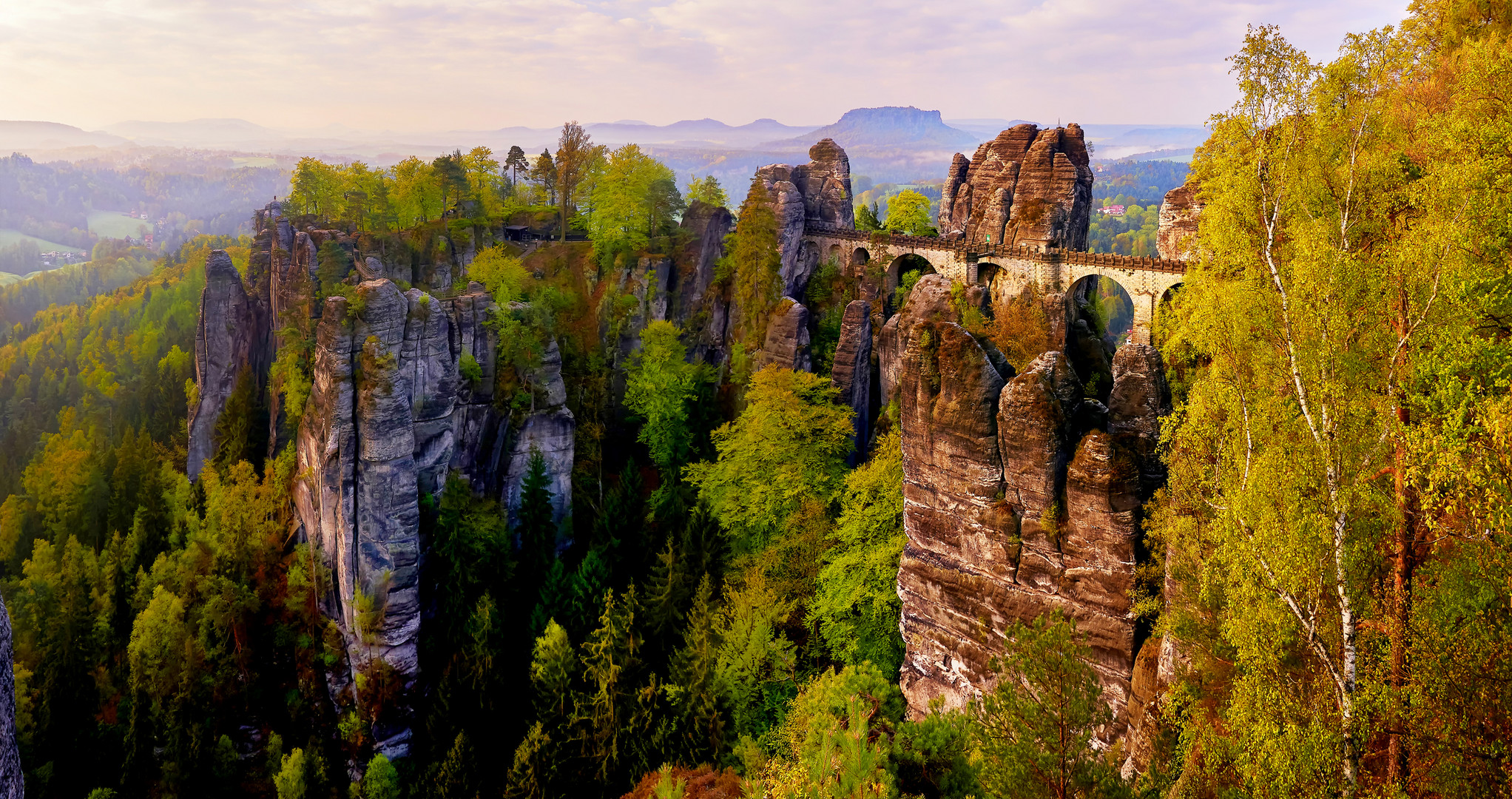 Die Bastei in der Sächsischen Schweiz am Morgen