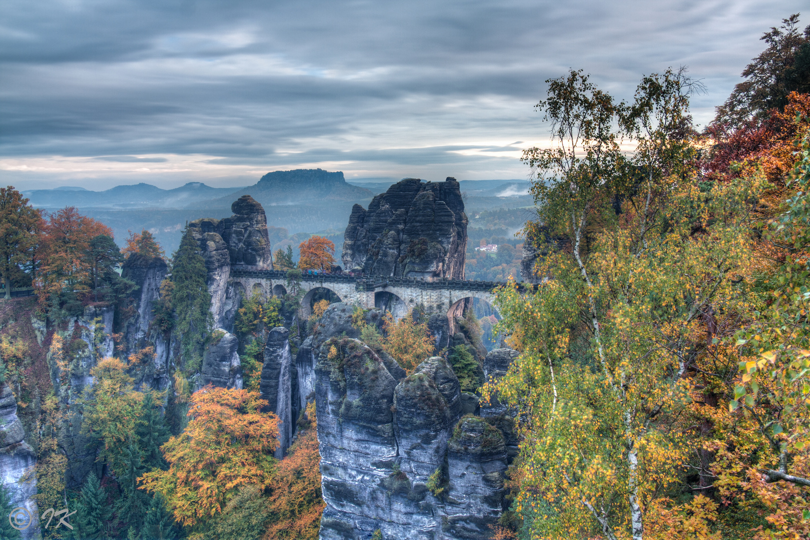 Die Basteibrücke im Herbstkleid