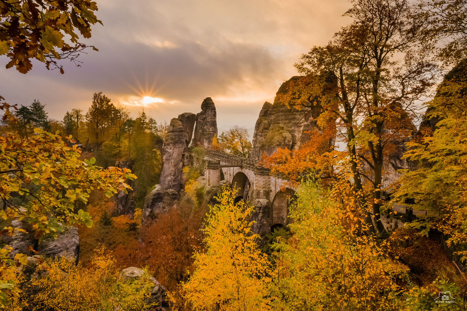 Die Basteibrücke in Herbstfarben