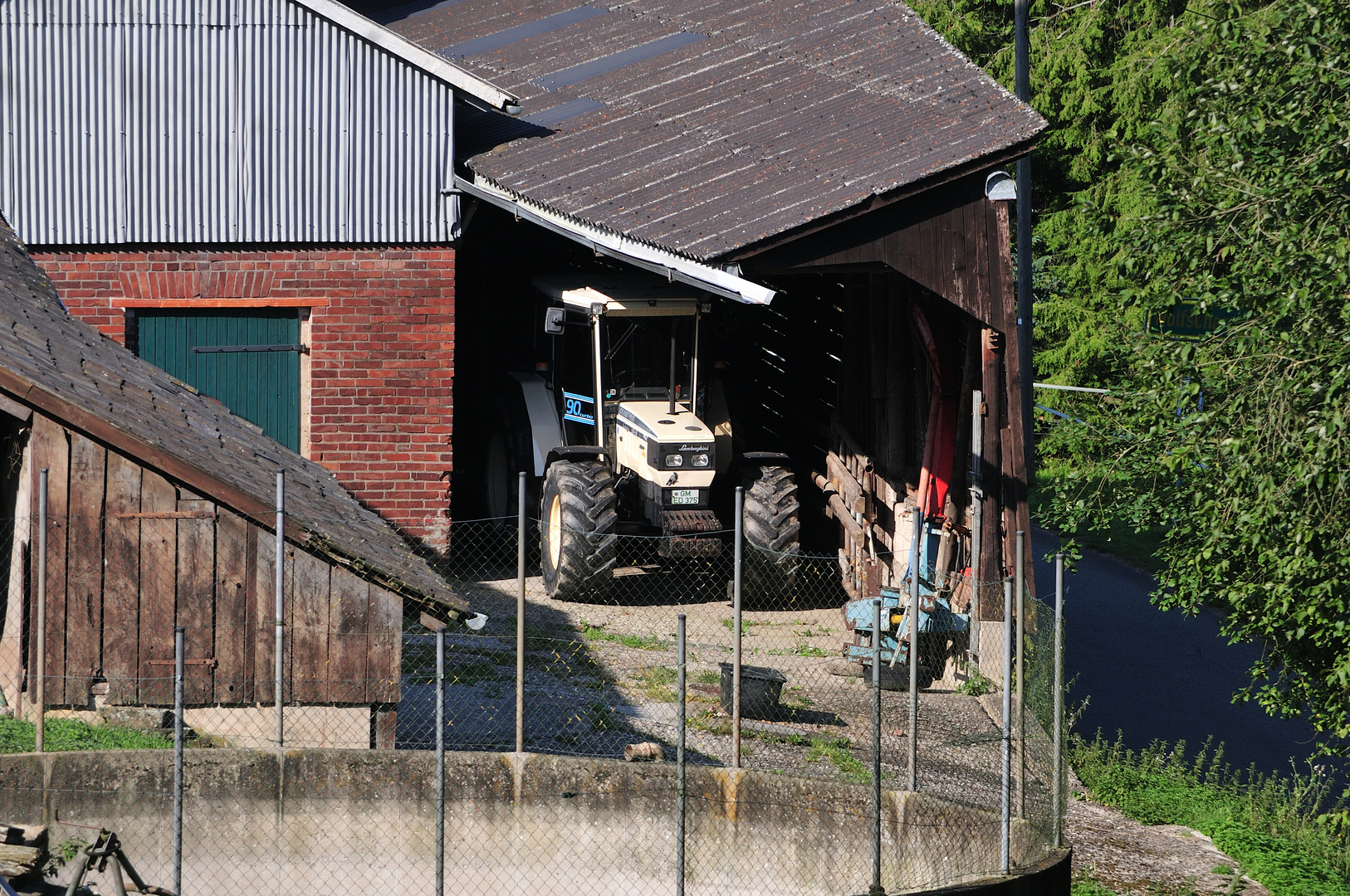 Die Bauern haben Lamborghini in der Scheune