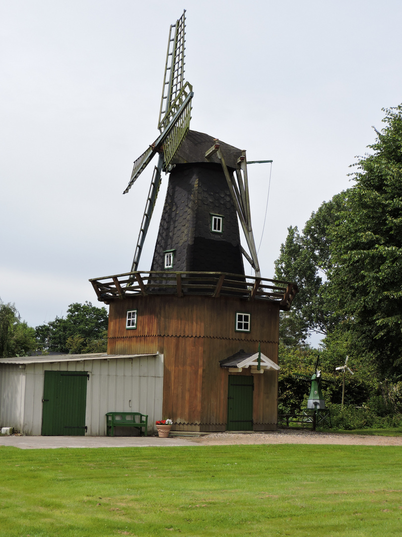 die Bauernwindmühle von Dellstedt in Dithmarschen