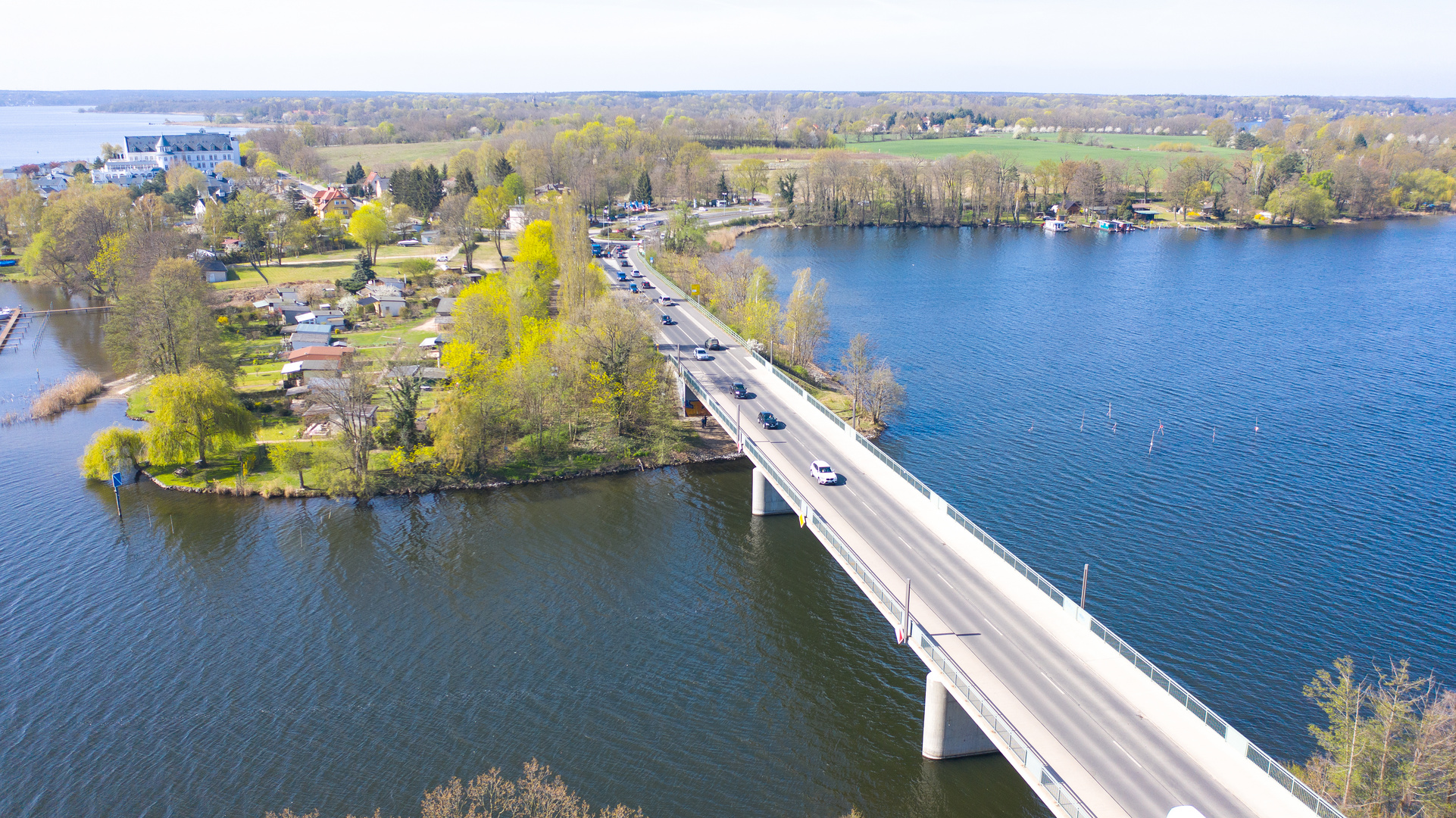 Die Baumgartenbrücke über die Havel .......