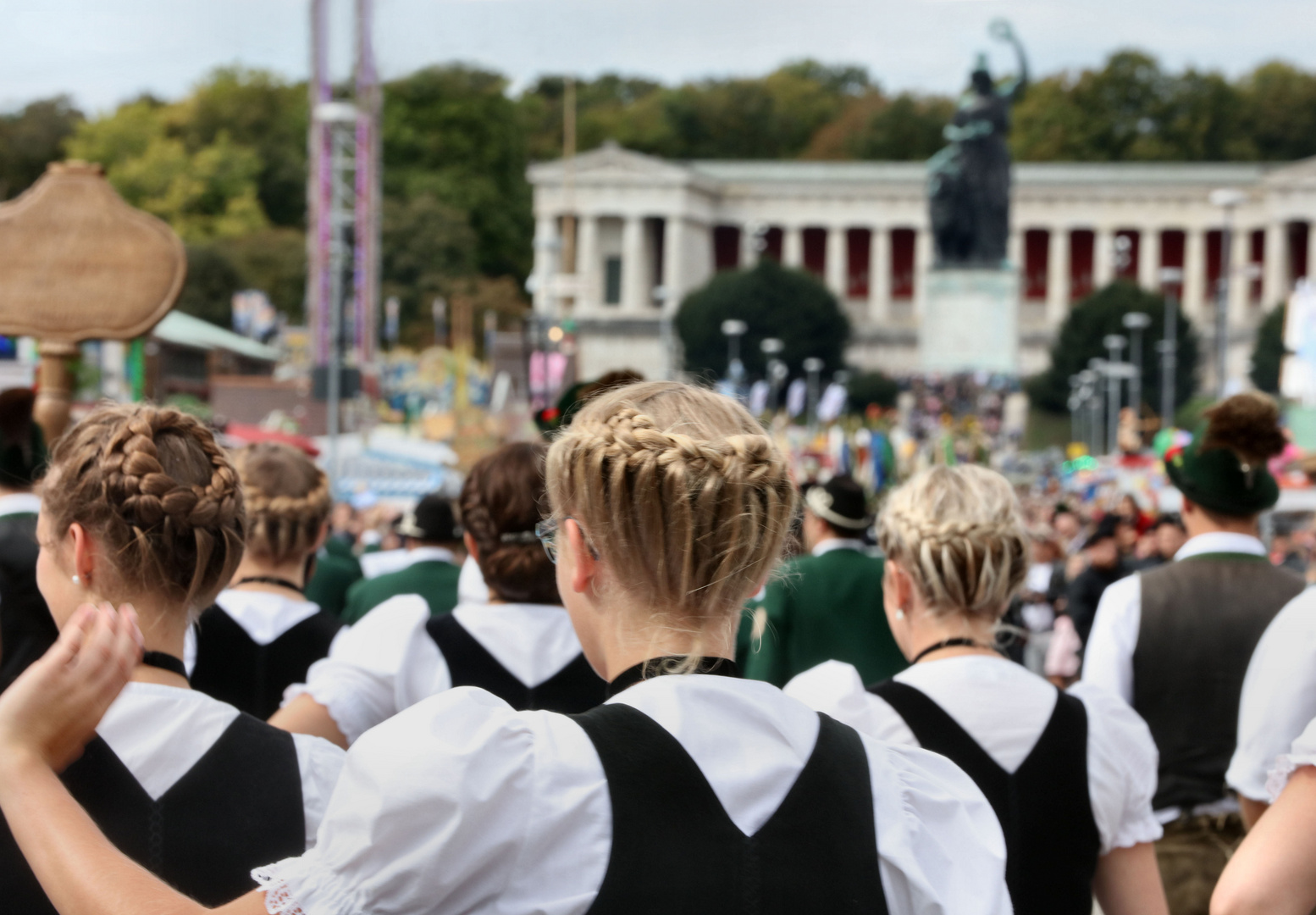 ........ die Bavaria begrüßt alle Besucher ........