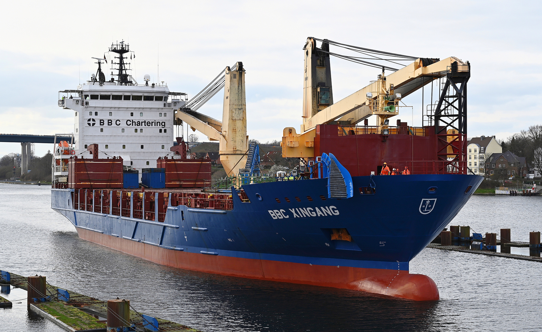 Die BBC XINGANG vor der Schleuse Kiel Holtenau