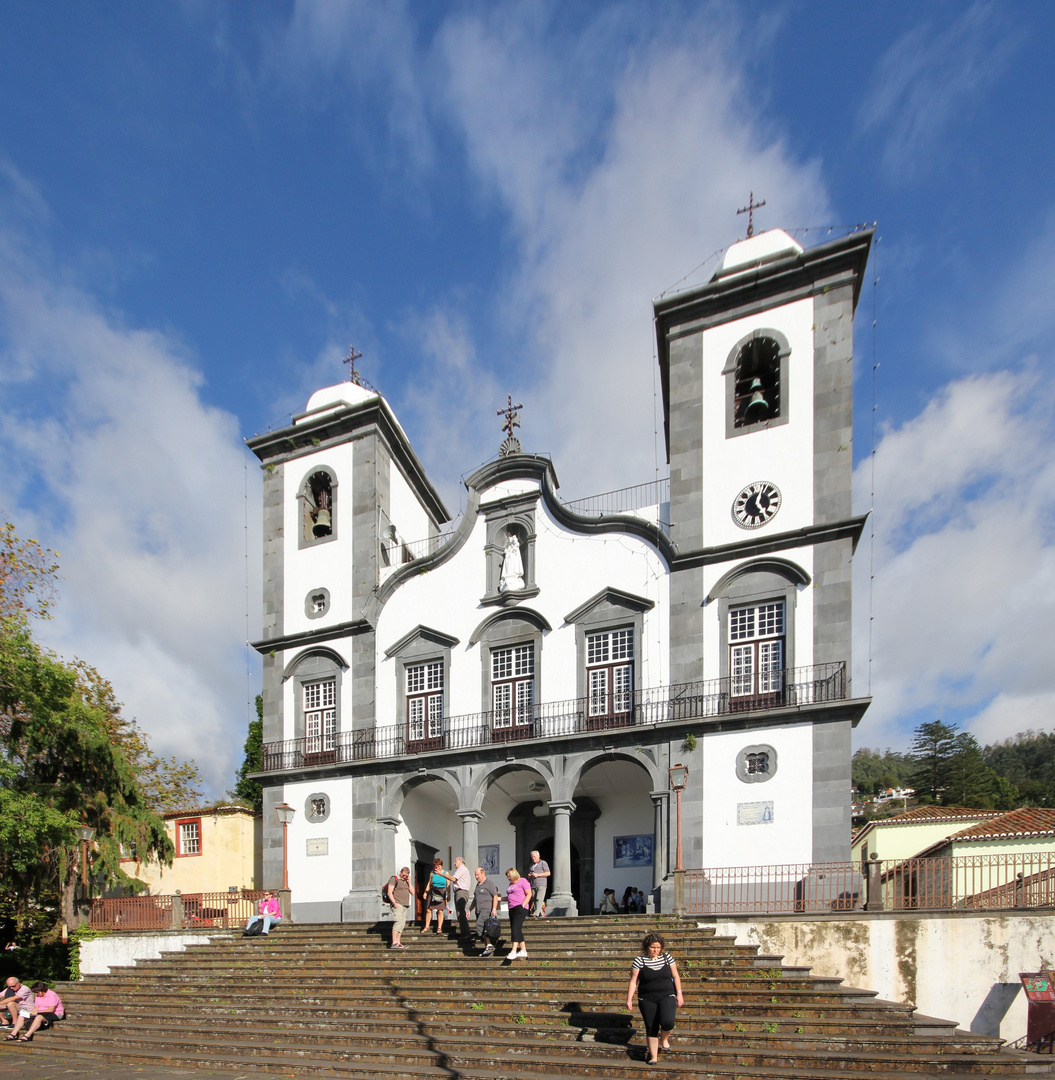 Die "bearbeitete" Kirche von Monte.