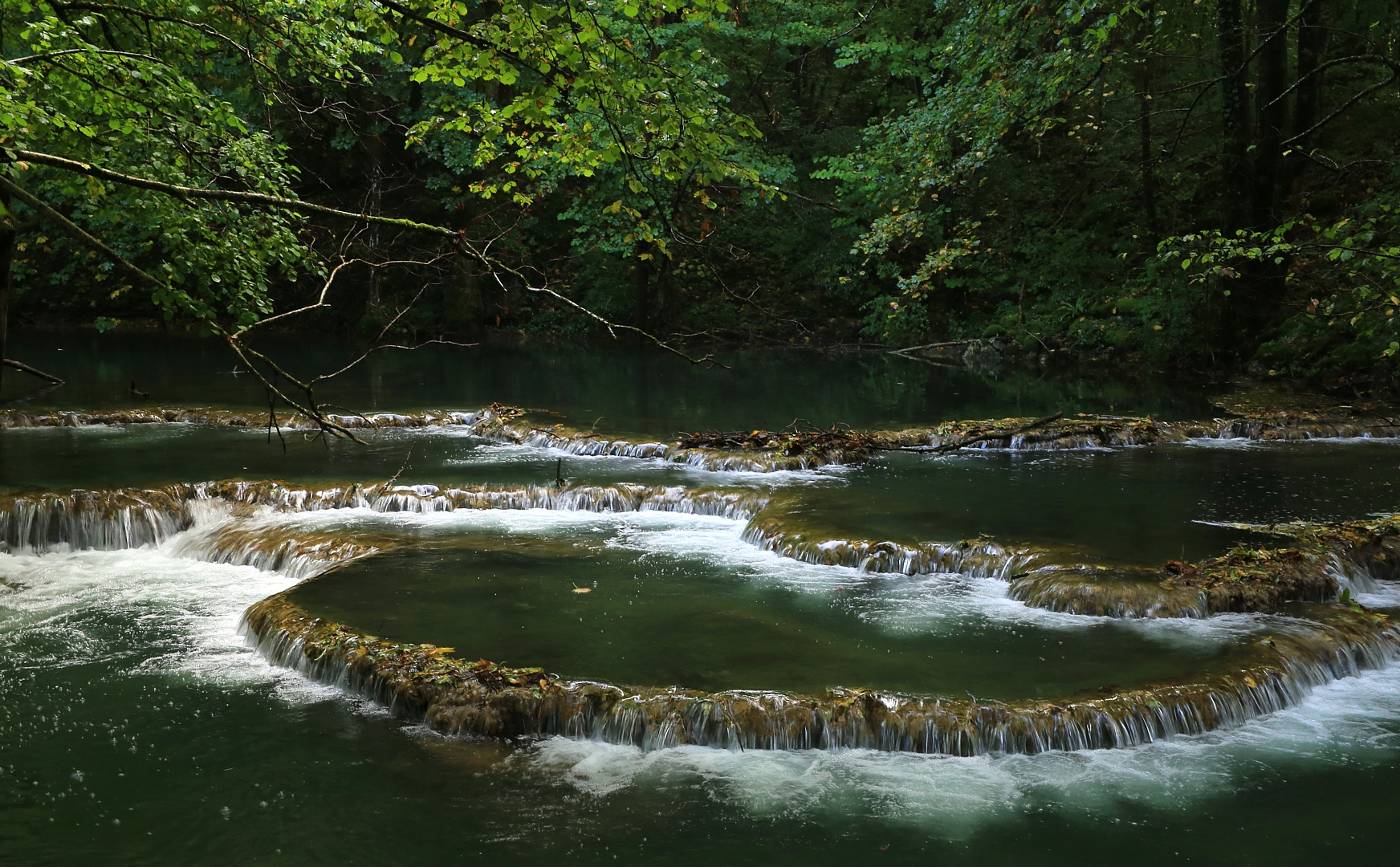 Die Becken sind gefüllt