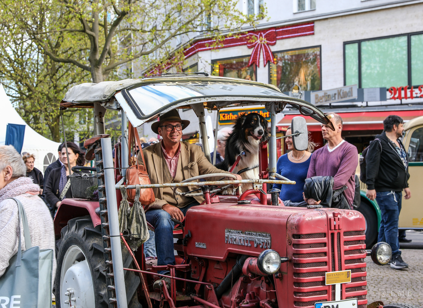 Die beiden auf'm Trecker