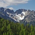 Die beiden Berge heißen "Schinder" und einer liegt in Bayern und der andre in Tirol...