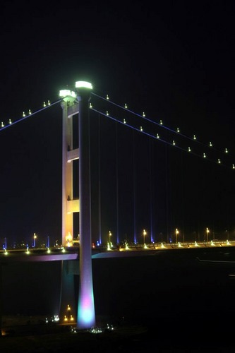 Die bekannte Tsing Ma Bridge in Hong Kong.