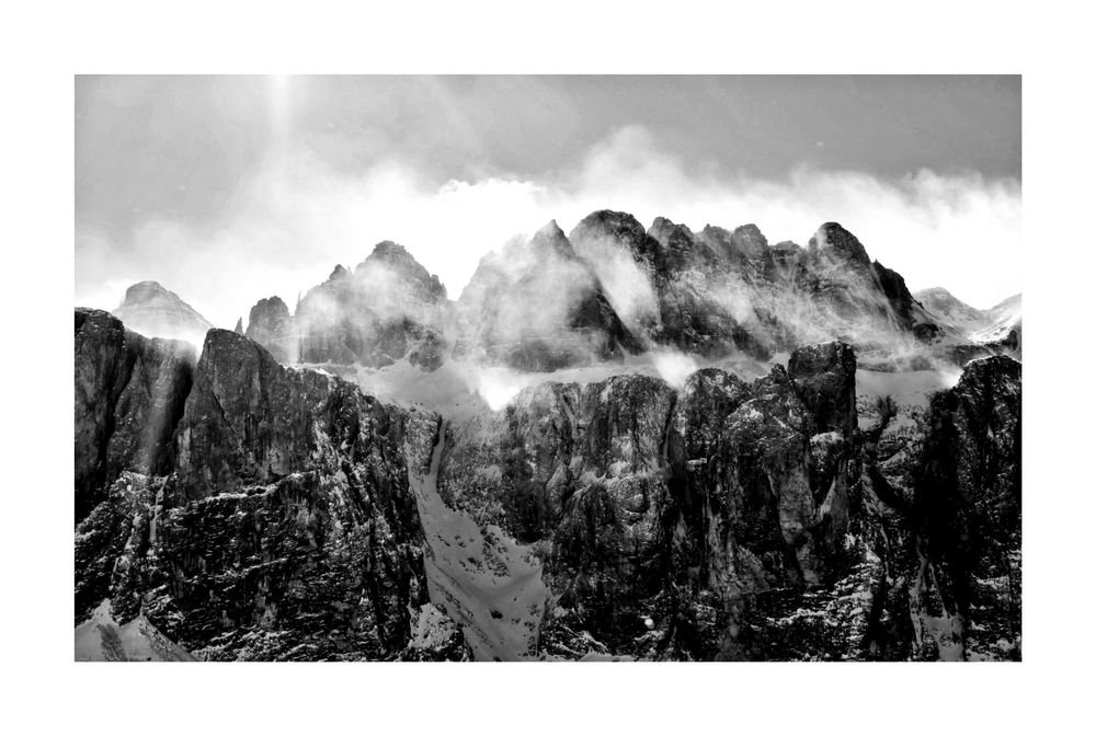 Die Berge, ausgesprochen wild - hielten inne, für ein Bild.