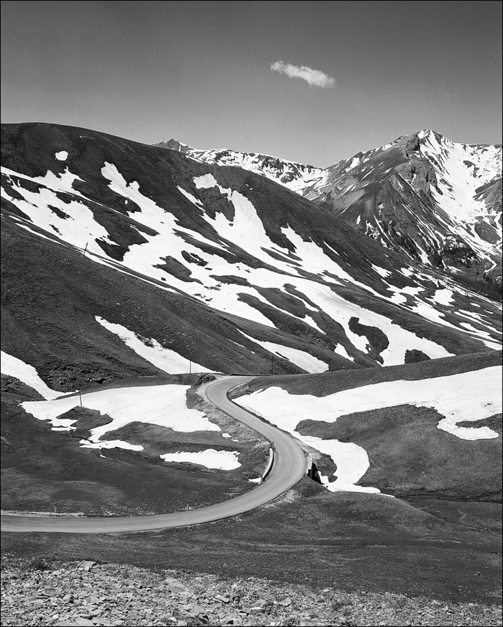 die Berge, die Wolke, die Straße und ich