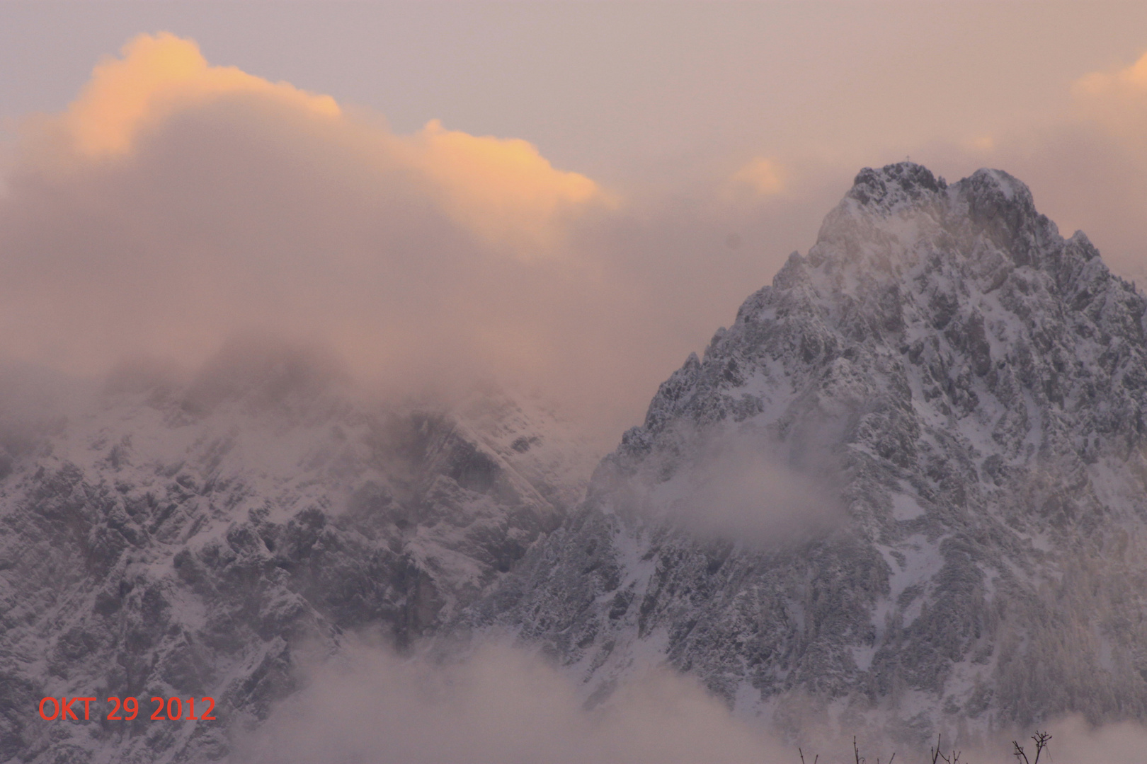 Die Berge Österreichs an einem Oktobertage