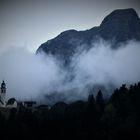 Die Berge, Wolken und Bergdörfer (V)